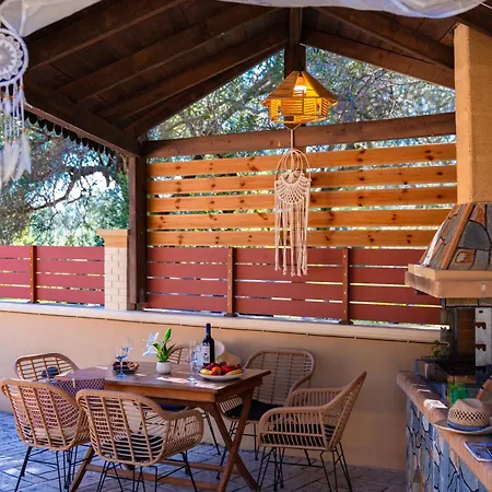 Artemis Prasoudi Nyaraló