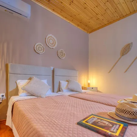 Artemis Prasoudi * Halikounas